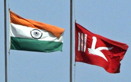 State flag to be removed permanently after revocation of special status for J-K বিশেষ মর্যাদা রদ হওয়ার পর পাকাপাকিভাবে সরিয়ে ফেলা হবে জম্মু ও কাশ্মীরের নিজস্ব পতাকা
