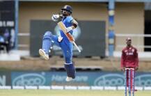 ৬ মাস পর শতরান, বিরাটকে অভিবাদন জানিয়ে সৌরভের ট্যুইট, ‘হোয়াট এ প্লেয়ার’