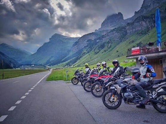 বাইক সফরে দলের সকলের কাছেই রয়েছে স্পোর্টস বাইক