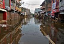 ছবিতে দেখুন : বন্যাবিপর্যস্ত গুজরাত, মহারাষ্ট্র, কর্ণাটক, চূড়ান্ত ক্ষতিগ্রস্থ কেরল, বাড়ছে মৃতের সংখ্যা