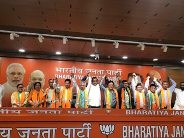 10 SDF MLAs join BJP in Sikkim, saffron party gets status of the main opposition  এসডিএফ ছেড়ে বিজেপিতে যোগ ১০ বিধায়কের, সিকিমে প্রধান বিরোধীর তকমা পেল গেরুয়া শিবির