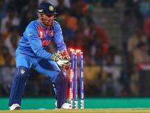 অনলাইনে গাড়ি কেনা-বেচা সংস্থায় বিনিয়োগ ধোনির