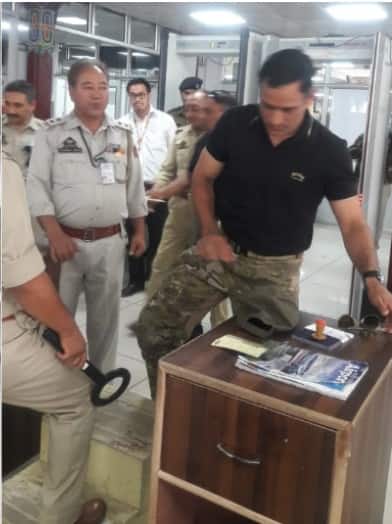 কাশ্মীর থেকে ৩৭০ ও ৩৫ এ ধারা রদ হয়ে যাওয়ার পর উদ্ভূত অশান্ত পরিস্থিতিতেও ট্রেনিংসূচি পাল্টাননি জাতীয় ক্রিকেট দলের প্রাক্তন অধিনায়ক।