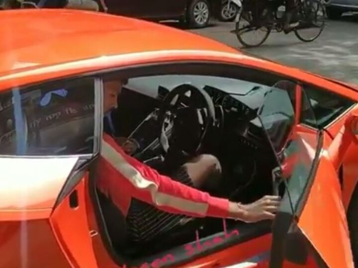 WATCH, Pandya Brothers Spotted In Orange Lamborghini Worth Rs 3.73 Crore দেখুন, মুম্বইয়ের রাস্তায় ৩.৭৩ কোটি টাকার ল্যাম্বরগিনিতে দেখা গেল হার্দিক ও ক্রুণালকে