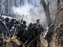 Live updates: পুঞ্চে পাক সেনার গুলিতে হত ভারতীয় জওয়ান, জখম ৪, ব্যারিকেড উঠল শ্রীনগরের লালচকে, জম্মু বিমানবন্দরেও বাধা গুলাম নবিকে, ফেরত দিল্লিতে