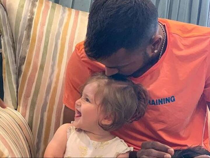 WATCH-Hardik Pandya's Babysitting Video Gets Viral On Internet এবার বেবি সিটারের ভূমিকায় হার্দিক পান্ড্য, ভিডিও ভাইরাল