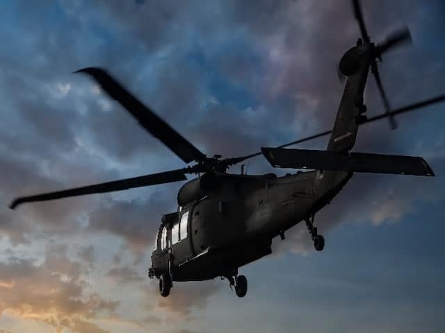 Helicopter crashes in rain-hit Uttarkashi, three on board বৃষ্টিকবলিত উত্তরকাশীতে কেবলে জড়িয়ে ভেঙে পড়ল ত্রাণ, উদ্ধারে নামানো হেলিকপ্টার, হত ৩ সওয়ারি, তদন্ত করতে পারে এএআইবিতে