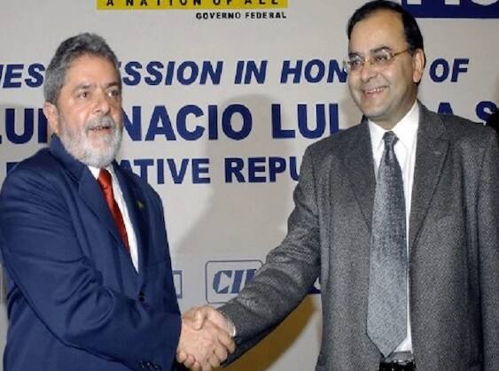 শুধু রাজনীতিই নয়, বলিউড থেকে ক্রিকেট, সর্বত্র অবাধ বিচরণ ছিল জেটলির। তিনি দীর্ঘদিন ক্রিকেট প্রশাসনের সঙ্গে যুক্ত ছিলেন। তাঁর প্রয়াণে বিভিন্ন মহলে শোকের ছায়া। ফাইল ছবি/এএফপি