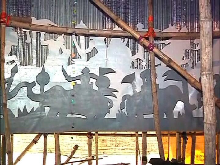 ঢাকুরিয়া সর্বজনীন - এবার ৯০ বছরে পা দিল ঢাকুরিয়া সর্বজনীনের পুজো। এবারের থিম একাই একশো। সাবেকিয়ানার সঙ্গে থিমের মেলবন্ধনই পুজোর বৈশিষ্ট। 