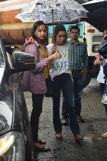 গাছ কাটার প্রতিবাদে বৃষ্টির মধ্যেই পথে নামলেন শ্রদ্ধা কপূর