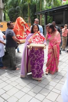 বাড়িতে গণেশ বরণ মা সলমার, প্রতি বছরের মতো এবারও পুজোয় মাতলেন সলমনের বোন অর্পিতা