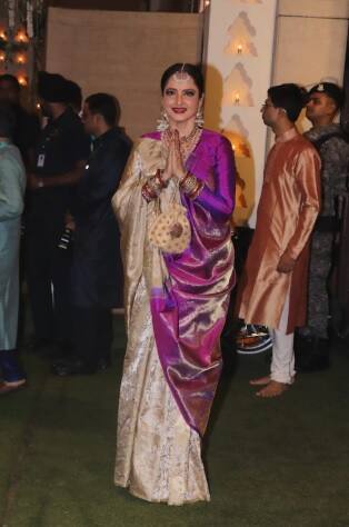 রেখাও গিয়েছিলেন অম্বানীদের পার্টিতে