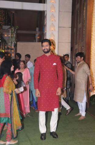 ভিকি কৌশলকেও দেখা যায় এই পার্টিতে