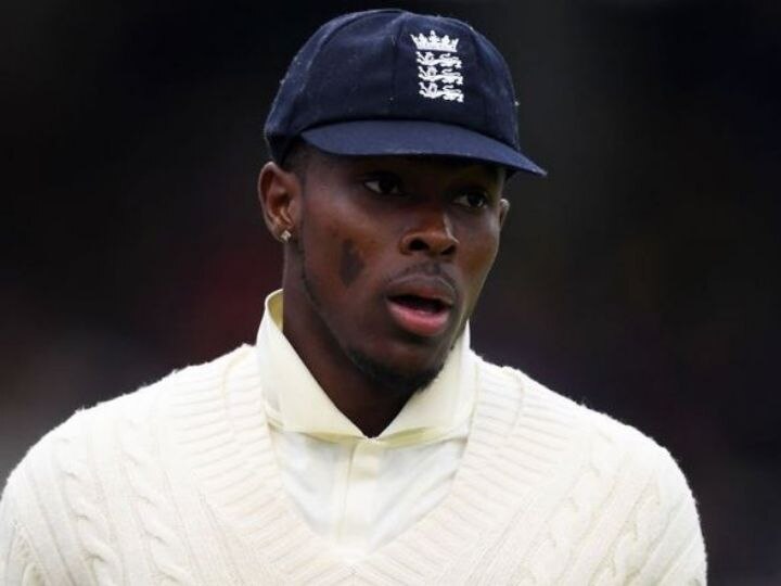 Australian fans thrown out of Old Trafford for abusing Jofra Archer জোফ্রা আর্চারের নাগরিকত্ব নিয়ে প্রশ্ন, ওল্ড ট্র্যাফোর্ড থেকে বের করে দেওয়া হল অস্ট্রেলিয়ার ২  সমর্থককে