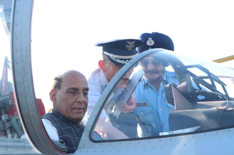 আত্মরক্ষায় শক্তিপ্রয়োগে দ্বিধা করবে না ভারত: রাজনাথ India will use its strength to defend itself, says Rajnath Singh আত্মরক্ষায় শক্তিপ্রয়োগে দ্বিধা করবে না ভারত: রাজনাথ