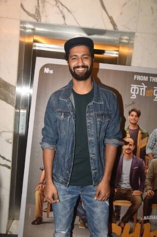 হাজির হন অভিনেতা ভিকি কৌশলও। ছবি- মানব মঙ্গলানী