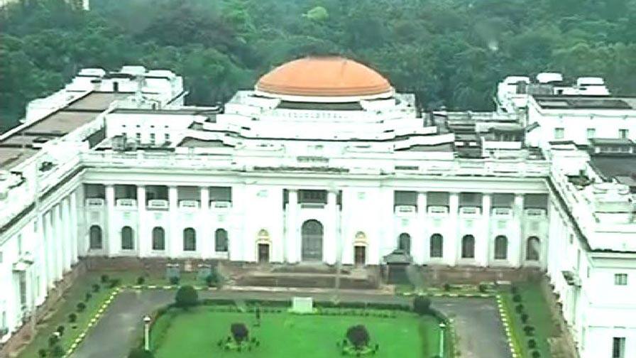 বিধানসভায় নজিরবিহীন কাণ্ড, শুভেন্দুর দিকে তেড়ে গেলেন কংগ্রেস বিধায়ক
