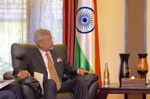 India opens to talk with Pakistan in civilized manner, S Jaishankar in Singapore ‘সভ্য পড়শীর মতো মাথায় বন্দুক না ঠেকিয়ে পাকিস্তানের সঙ্গে কথা চায় ভারত’, বললেন জয়শঙ্কর