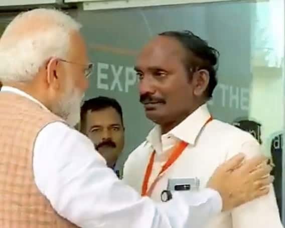 প্রধানমন্ত্রীকে দেখে প্রকাশ্যেই ভেঙে পড়েন তিনি। তাঁকে জড়িয়ে ধরে সান্ত্বনা দেন প্রধানমন্ত্রী।
