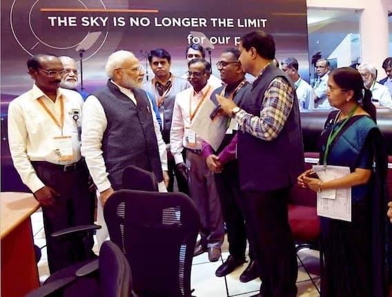 তিনি টুইট করেও বলেন, এখন মনোবল ধরে রাখার সময় আর আমরা তাই করব। মহাকাশ গবেষণা নিয়ে আমাদের পরিশ্রম চলবে।