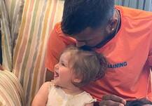 সোশ্যাল মিডিয়ায় ভাইরাল হার্দিক পাণ্ড্যর বেবিসিটিং-এর ভিডিও