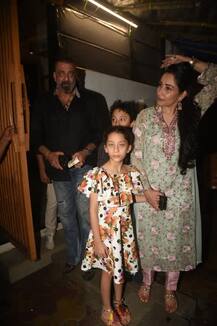 দেখুন সপরিবারে সঞ্জয় দত্তের ডিনার ডেট