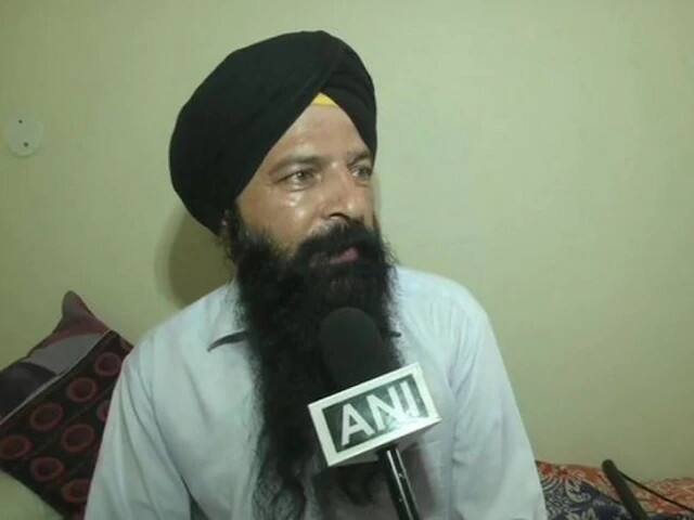 Former Pakistan MLA From Imran Khans Party Baldev Kumar Reaches India, May Seek Asylum ভারতে সপরিবার ইমরানের দলের প্রাক্তন জনপ্রতিনিধি বলদেব সিংহ , চাইলেন রাজনৈতিক আশ্রয়