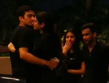 পড়াশোনার জন্য বিদেশে পাড়ি, বন্ধুদের বিদায় জানাতে গিয়ে আবেগে ভাসলেন খুশি কপূর