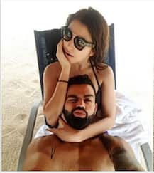 দেখুন, ক্যারিবিয়ান দ্বীপপুঞ্জে বিরাট-অনুষ্কার নিজস্বী!