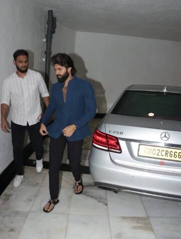 ইতালির একটি বিখ্যাত সংস্থার চটি পরেছিলেন বিজয়। ছবি- মানব মঙ্গলানী
