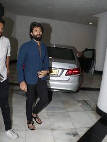 দেখুন, কর্ণ জোহরের সঙ্গে দেখা করতে গেলেন দক্ষিণের এই অভিনেতা, পায়ে ৪৫ হাজার টাকার চটি