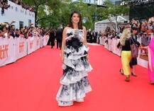 দ্য স্কাই ইজ পিঙ্ক-এর ওয়ার্ল্ড প্রিমিয়ার, লাল কার্পেটে প্রিয়ঙ্কা