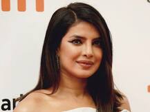 টরোন্টোতে ‘দ্য স্কাই ইজ পিঙ্ক’ সিনেমার প্রিমিয়ারে চোখে জল প্রিয়ঙ্কা চোপড়ার