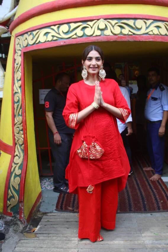 'দ্য জোয়া ফ্যাক্টর'- ছবির প্রচারে ব্যস্ত সোনম।
