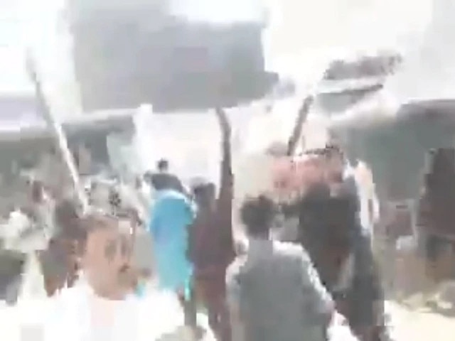 Riots break out in Pakistans Sindh over alleged blasphemy by Hindu school principal হিন্দু প্রধান শিক্ষকের বিরুদ্ধে ধর্মাবমাননার অভিযোগ, দাঙ্গায় অশান্ত পাকিস্তানের সিন্ধু