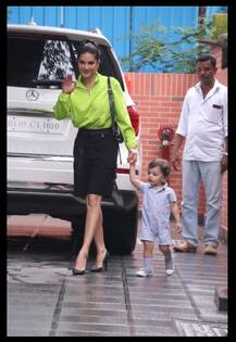 খুবই কিউট! ছেলের সঙ্গে সানির এই ছবিগুলো আপনার মন কেড়ে নেবে