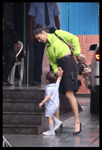 এখন সানি লিওন এমটিভি-র একটি জনপ্রিয় টেলিভিশন শো-এর সঞ্চালিকার কাজ করছেন। 