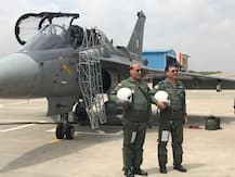 ‘মসৃণ ও আরামদায়ক’, তেজস যুদ্ধবিমানে আকাশে পাড়ি দিয়ে বললেন রাজনাথ