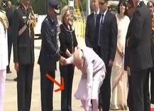 বিমানবন্দরে পুষ্প স্তবক থেকে পড়ে যাওয়া পাতা কুড়িয়ে নিলেন মোদি, প্রশংসা নেটিজেনদের