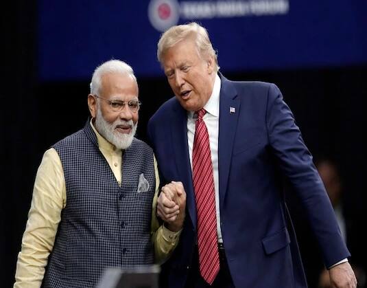 আগামী বছরের মার্কিন প্রেসিডেন্ট নির্বাচনে ট্রাম্পের জয় চাইছেন মোদি। ছবি সৌজন্যে এপি/পিটিআই