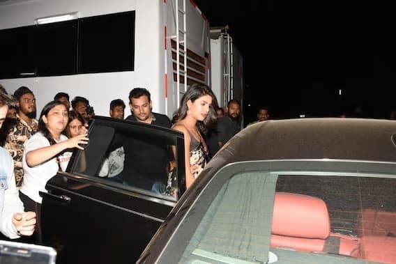 মঙ্গলবার মুম্বইতে প্রিয়ঙ্কা চোপড়া