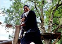 বাহুবন্ধনে মেয়ে, কিউট ছবি পোস্ট করে জন্মদিনের শুভেচ্ছা অক্ষয়ের