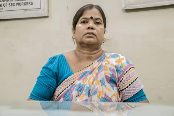নিজেরা সব পুজোয় আমন্ত্রিত না হলেও ‘নিষিদ্ধপল্লীর’ মানুষের পক্ষ থেকে কাজল দি-র আহ্বান, “আমাদের পুজোয় আসুন, আমাদের পুজোয় নিজেকে সামিল করুন।”