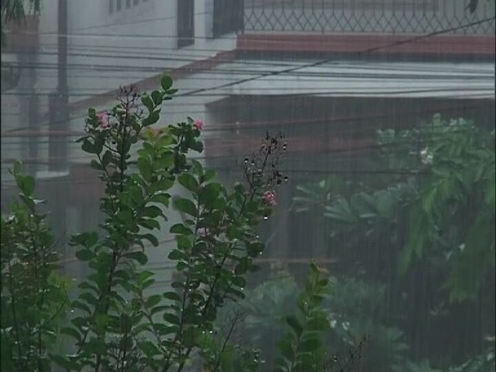 Kolkata Rain Update  পুজোর আগে শেষ রবিবারও বৃষ্টিতে ভাসল কলকাতা, সোমবার পর্যন্ত বৃষ্টির পূর্বাভাস