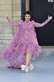 প্যারিস ফ্যাশন সপ্তাহে ঐশ্বর্যার জয়জয়কার