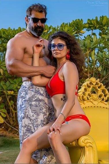 তাঁর এটি দ্বিতীয় বিবাহ।
