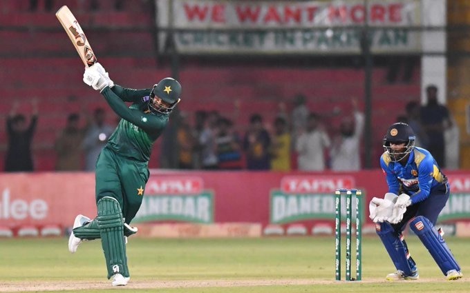 Pakistan beat Sri Lanka by 5 wickets in third ODI to win the series 2-0 ব্যর্থ গুণতিলকার শতরান, ফকর জামান-আবিদ আলির পাল্টা লড়াইয়ে শ্রীলঙ্কাকে হারিয়ে একদিনের সিরিজ জয় পাকিস্তানের