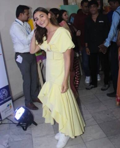 হৃদরোগে আক্রান্ত শিশুদের চিকিৎসার জন্য অর্থ সংগ্রহ। তার জন্য আয়োজিত হল চিত্র প্রদর্শনী, আর সেই প্রদর্শনীতে সামিল হলেন বলিউড অভিনেত্রী আলিয়া ভট্ট। 