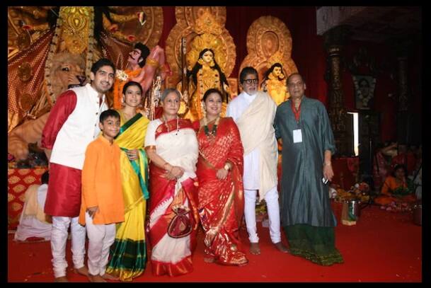 মুম্বইয়ের পুজো মণ্ডপে স্ত্রী জয়া বচ্চনকে সঙ্গে নিয়ে এলেন বলিউডের শাহেনশা অমিতাভ বচ্চন।