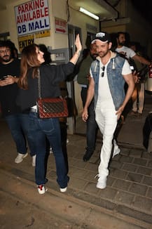 প্রাক্তন স্ত্রী সুজানের সঙ্গে হৃতিক, গেলেন ওয়ার দেখতে